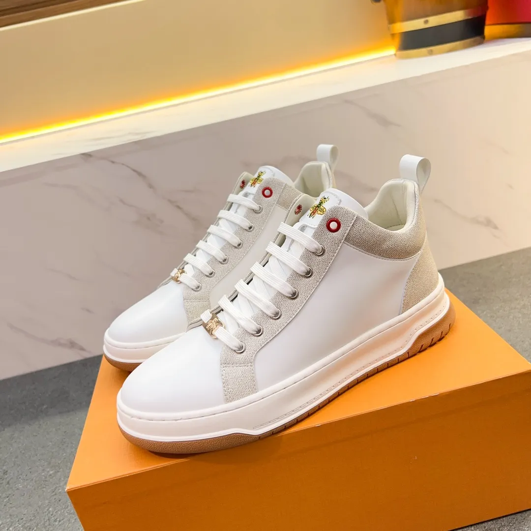Velvet lining/leather lining ❗¥440🆘【GUCCI】This year's most trendy high-top new model of the brand, simple and elegant style, classic and timeless colors bring out the gentlemanly temperament of men. It is made of top-grade imported cowhide special materials, pigskin lining, comfortable and sweat-absorbent. It has excellent material, meticulous workmanship and comfortable foot feel. The design is simple and elegant, noble and fashionable, and is loved and favored by trendy men. The fabric is the highlight. The original outsole is not easy to deform! Code number 38-44, single color. A333,000